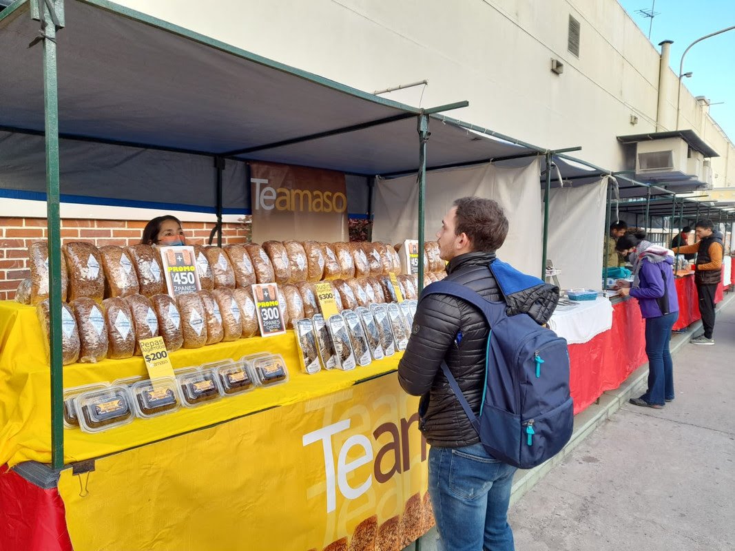 Llega a la UNLaM una nueva edición de la Feria del productor al ...